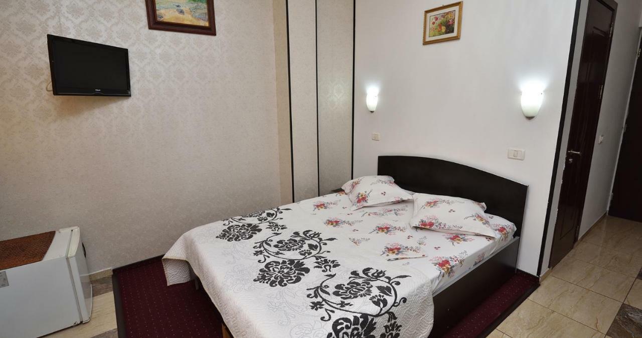 Hotel Taco บูคาเรสต์ ภายนอก รูปภาพ