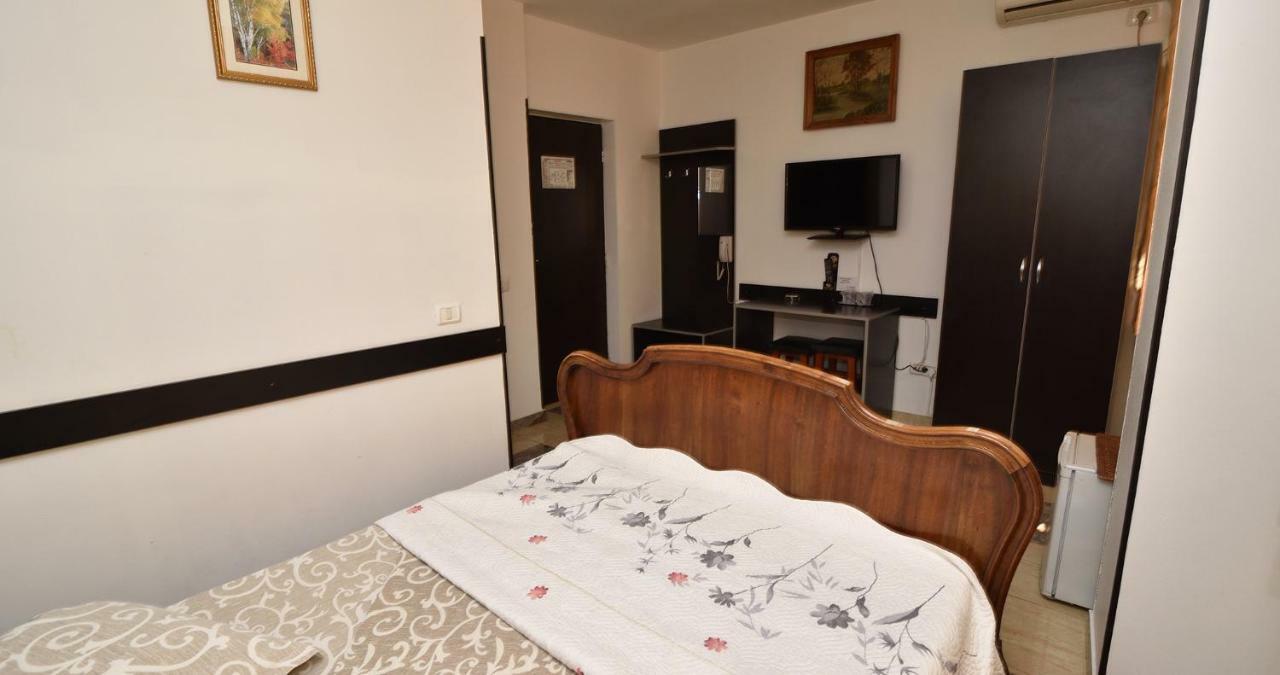 Hotel Taco บูคาเรสต์ ภายนอก รูปภาพ