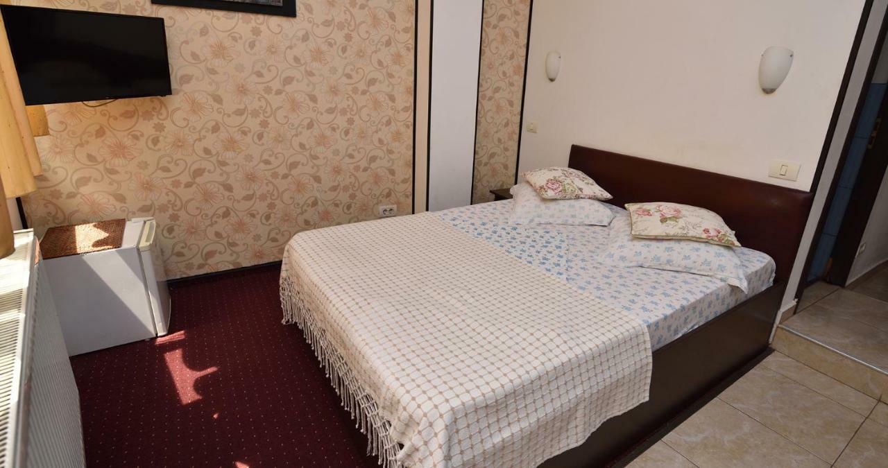 Hotel Taco บูคาเรสต์ ภายนอก รูปภาพ