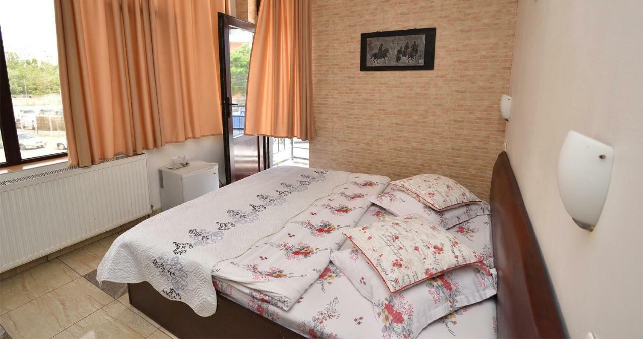 Hotel Taco บูคาเรสต์ ภายนอก รูปภาพ